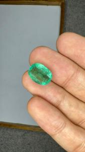Vente en gros de pierres précieuses Jai Narayan : Émeraude naturelle zambienne de 5,73 carats, taille coussin, pierre précieuse verte lâche pour bagues, pendentifs, colliers et bijoux - Product Image 2