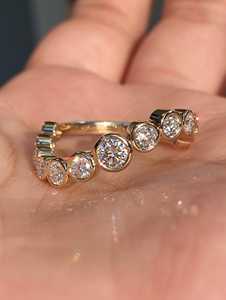 Anillo de boda con engaste de diamantes cultivados en laboratorio, 2 quilates en total, con bisel redondo – Anillo de media eternidad - Product Image 4