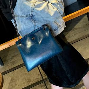 กระเป๋าสะพายไหล่หนังแท้สำหรับผู้หญิง ทนทาน ปิดด้วยซิป สายโซ่หรูหรา กระเป๋าสะพายข้างทันสมัย ผิวเงางาม - Product Image 6