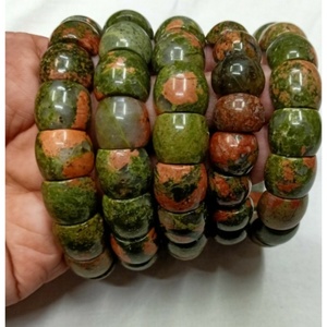 กำไลข้อมือหินเลือดธรรมชาติหยกคริสตัลรูปแบบแกะสลักสำหรับผู้ชายและผู้หญิง - Product Image 1