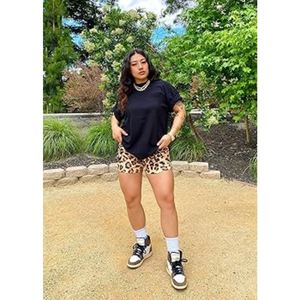 Shorts Deportivos Unisex con Estampado de Leopardo de las Nieves, Sublimados, Ligeros, Transpirables, para Correr, Gimnasio, Deportes Casuales - Product Image 2