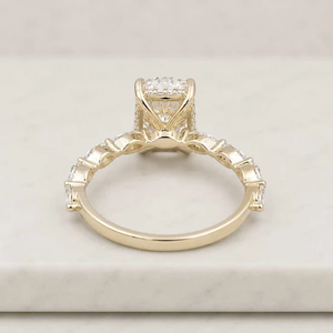 Anillo de Compromiso con Diamante de Corte Radiante Hecho a Mano, Engaste de Oro de 18K, Joyería Fina Clásica para Mujer - Product Image 6