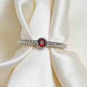 Anillo de Plata de Ley 925 con Granate Natural |   Joyería de Granate Rojo de Alta Calidad para Mujer - Product Image 1