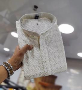 Ensemble Kurta Pajama ethnique gujarati de qualité supérieure pour homme, idéal pour les mariages et les fêtes, disponible à la vente. - Product Image 2