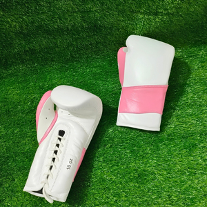 ถุงมือชกมวยหนังแท้ราคาโรงงาน พร้อมบริการสกรีนโลโก้ตามสั่ง (OEM) ระบายอากาศได้ดี ปิดแบบผูกเชือก สำหรับเด็กและผู้ใหญ่ - Product Image 4