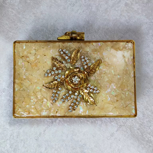 Pochette de soirée de luxe artisanale en mosaïque de nacre avec motif floral en cristal et cadre doré - Product Image 1