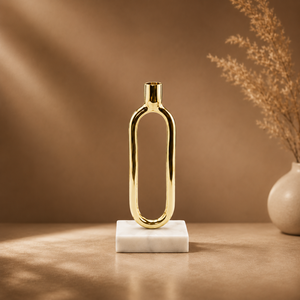 Vase en or de luxe, design moderne et minimaliste, pièce maîtresse élégante, accent de table raffiné, décoration d'intérieur haut de gamme - Product Image 1