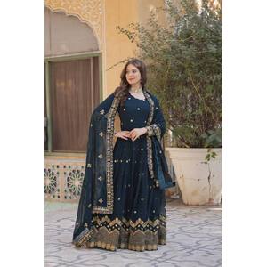 Vestido de Diseño Hecho a Mano con Corte en A, Parte Inferior Bordada y Dupatta, Cintura Imperio con Trabajo de Lentejuelas - Product Image 6