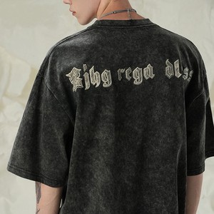 เสื้อยืดโอเวอร์ไซส์ผู้ชาย ผ้าหนา ทรงหลวม ล้างสีแบบแอซิดวอช สกรีนโลโก้ลายกราฟิก สไตล์วินเทจ สตรีทแวร์ - Product Image 1