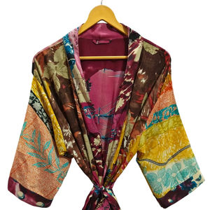 Robe kimono de luxe en soie patchwork, cache-maillot de bain, tenue de nuit, longue robe, kimono indien vintage fait main en soie de sari recyclée - Product Image 1