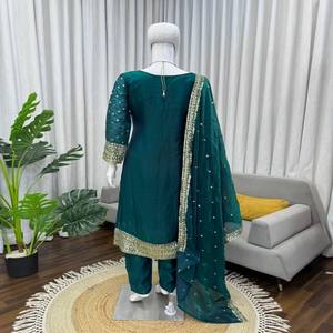 Conjunto de Kurta y Pantalón VASTRA COTTAGE con Lentejuelas y Hilo de Seda Pesado, Completamente Cosido con Borde, Vestido Festivo para Fiestas - Product Image 5