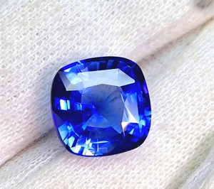 Saphir bleu de laboratoire facetté de 14 mm - Pierre synthétique de saphir bleu de forme coussin - Corindon époustouflant pour bijoux - Product Image 2