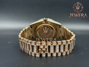 Reloj de Diseño Mossinate de Acero Inoxidable con Diamantes, Resistente a Arañazos y Ajuste Cómodo, Disponible a un Precio Accesible - Product Image 4