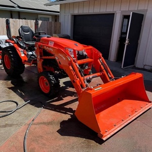 Tracteur compact 4x4 de 30 CV d'occasion en bon état avec boîte de vitesses et pompe pour petites exploitations agricoles, aménagement paysager et travaux durables - Product Image 1