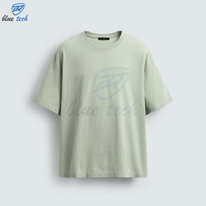 Esta camiseta verde extragrande de primera calidad está hecha de algodón 100% de alta densidad para un tacto suave, duradero y cómodo. - Product Image 1