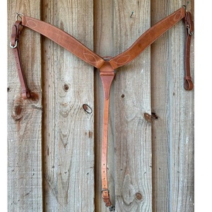 Ensemble d'accessoires d'équitation en cuir marron de qualité supérieure et durable, avec têtière à une oreille et brassard, orné de conchos élégants, pour l'équitation western - Product Image 6