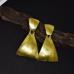 Divyansh Gems Jewellers Boucles d'oreilles pendantes géométriques en argent sterling, dorées, faites à la main, triangle, pour femmes, luxe moderne - Product Image 5