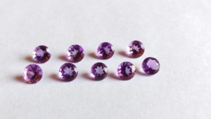 Ametyste naturelle taille personnalisée, 4 mm, taille brillant ronde, qualité AAA, violet foncé, gemmes calibrées d'Inde pour la joaillerie - Product Image 3