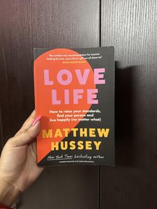 รักชีวิตโดยแมทธิว ฮัสซีย์ หนังสือปกอ่อนภาษาอังกฤษ หนังสือคู่มือการออกเดทและการสร้างความสัมพันธ์ยุคใหม่ - Product Image 1