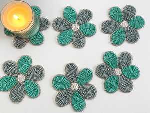 Juego de Posavasos con Forma de Flor de Margarita, Hechos a Mano con Cuentas de Vidrio, Color Turquesa Gris, Adornos para Mesa - Product Image 1