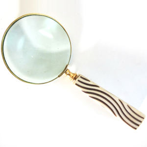 Loupe de lecture vintage indienne faite à la main avec cadre en acier et poignée en résine pour livres, romans et instruments optiques - Product Image 5