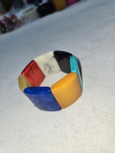 Prensapapeles de Resina Hecho a Mano con Diseño Floral Azul, Pieza Coleccionable de Arte Pintada a Mano, Forma Redonda, por Arif Handicrafts. - Product Image 2