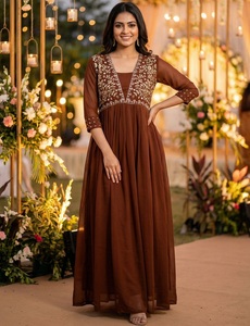 Robes de mariée indiennes en georgette lourde, brodées et ornées de travail manuel, style longueur ras du sol, kurtis traditionnels - Product Image 1