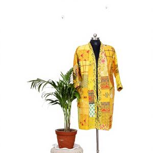 Chaqueta Kimono Acolchada Kantha de Seda Hecha a Mano, Túnica Unisex de Talla Grande, Regalo para Mujer, Túnica de Invierno con Parches, Ropa de Dormir para Mujer, Bata de Baño - Product Image 1