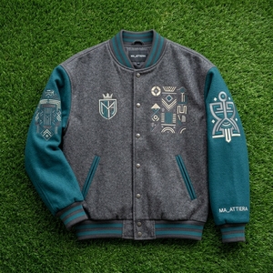 Chaqueta Letterman Gris Teal para Hombre, Cuerpo de Lana, Mangas de Felpa, Parches Bordados, Botones a Presión, Personalizable OEM ODM - Product Image 6