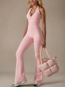 Conjunto deportivo sin costuras de 3 piezas para mujer: sujetador deportivo, leggings de yoga de cintura alta y chaqueta con cremallera y orificios para los pulgares. - Product Image 2