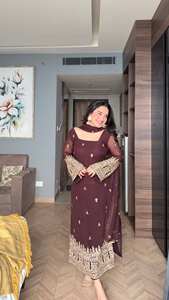 Traje Moderno de Fiesta con Parte Superior e Inferior, Dupatta, Georgette Pesado Puro, con Bordado de Lentejuelas y Códigos - Product Image 4