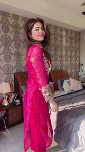 Ensemble Kurta Salwar en mousseline de soie bordeaux perlée pour femme, col en V, manches trois quarts, imprimé, coupe élégante et régulière, longueur genou, automne - Product Image 2