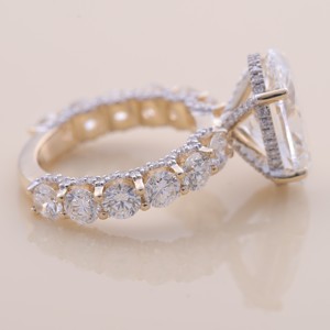 Anillo de Compromiso y Boda Avina Jewels con Diamante Cultivado en Laboratorio de Corte Ovalado Certificado por IGI, Chapado en Oro de 18K con Banda de Diamantes - Product Image 5