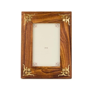 Cadre photo artisanal en bois massif, finition premium, élégant, décoration intérieure. - Product Image 6