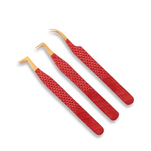 Pinzas para pestañas doradas con punta roja de acero inoxidable hechas a medida con punta afilada para una recogida precisa de pestañas - Product Image 5