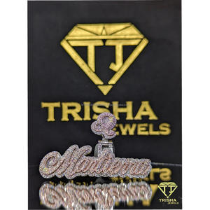 Pendentif personnalisé en argent sterling 925 avec nom en écriture cursive, serti de diamants Moissanite VVS, bijou fleur glacé par Trisha Jewels - Product Image 4