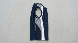 เสื้อกล้ามออกกำลังกายผู้ชาย โพลีเอสเตอร์ 100% 180gsm ราคาโรงงาน ผลิตจากวัสดุรักษ์โลก สไตล์ไฮสตรีท แห้งเร็ว ระบายอากาศได้ดี รับสกรีนโลโก้ - Product Image 3