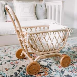 Poussette de poupée en rotin rose écologique, modèle best-seller populaire, avec roues en bois, pour la décoration de chambre d'enfant, vente en gros - Product Image 4