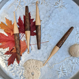 Ensemble de crochets à tricoter en bois faits à la main, design ergonomique, durable, écologique, confortable, qualité supérieure, cadeau pour les tricoteuses - Product Image 1