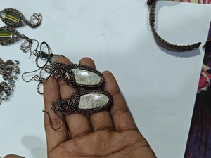 Pendientes de Piedras Preciosas Envueltos en Alambre de Cobre Hechos a Mano, Piedras Naturales Variadas, Jaspe, Ojo de Tigre, Piedra Blanca, Estilo Boho, Joyería al por Mayor - Product Image 3