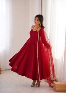 Conjunto de traje Anarkali premium de seda romana color granate, vestido largo con vuelo amplio y dupatta de red con trabajo de espejos, listo para usar, estilo étnico indio. - Product Image 4