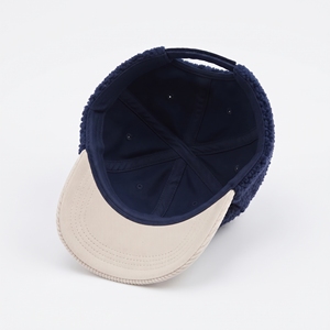 Casquette de baseball d'hiver doublée polaire en tissu éponge, 6 panneaux, ajustée, unisexe, décontractée, bleu marine avec visière crème, logo brodé - Product Image 5