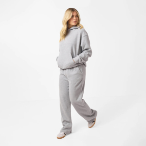 Ensemble de survêtement décontracté pour femmes en coton gris uni à 100% avec capuche et coupe ample en 2 pièces pour l'hiver - Product Image 4