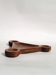 Plateau à collation triangulaire en bois artisanal, plateau de service multi-usages - Product Image 3