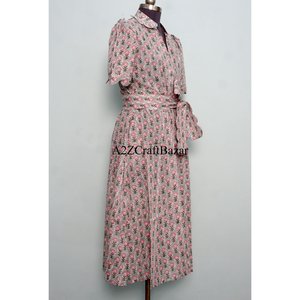 Robe midi florale Kangura pour femme, 100 % coton écologique, style Kangura, col en V, manches courtes, boutons décoratifs, lavable. - Product Image 5