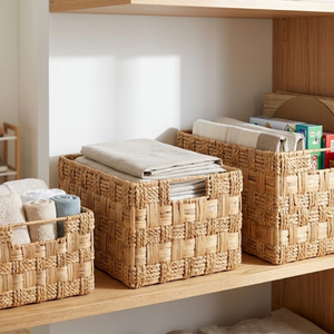 Ensemble de paniers de rangement utilitaires naturels tissés à la main, disponibles en 3 tailles, pour l'organisation du placard, des étagères, de la salle de bain et de la cuisine - Product Image 5
