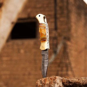 Couteau de poche pliant à lame droite en acier Damas de qualité industrielle, avec manche en os de chameau et laiton – Indispensable pour les activités de plein air - Product Image 2