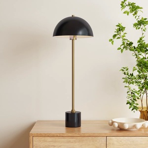 Elegante Lámpara de Mesa de Latón con Pantalla de Tela Blanca, Pieza Sofisticada para Decoración del Hogar - Product Image 2