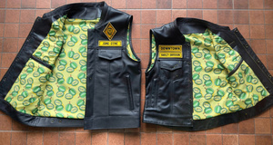 เสื้อกั๊กหนังสำหรับนักขี่มอเตอร์ไซค์แบบสั่งทำพิเศษพร้อมตะเข็บเย็บสีเหลืองตัดกัน - Product Image 2