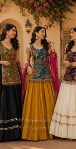 Conjunto Tradicional Indio de Lehenga Choli, Seda Negra con Bordado Verde, Blusa Verde, Dupatta Roja, Ropa de Boda, Estilo Holgado hasta el Suelo para Mujer - Product Image 2
